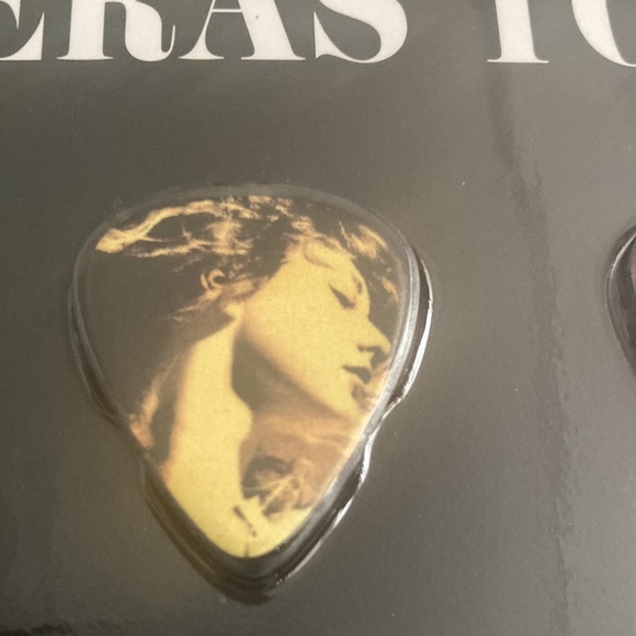 Taylor Swift Guita Picks - Picture 4 of 8